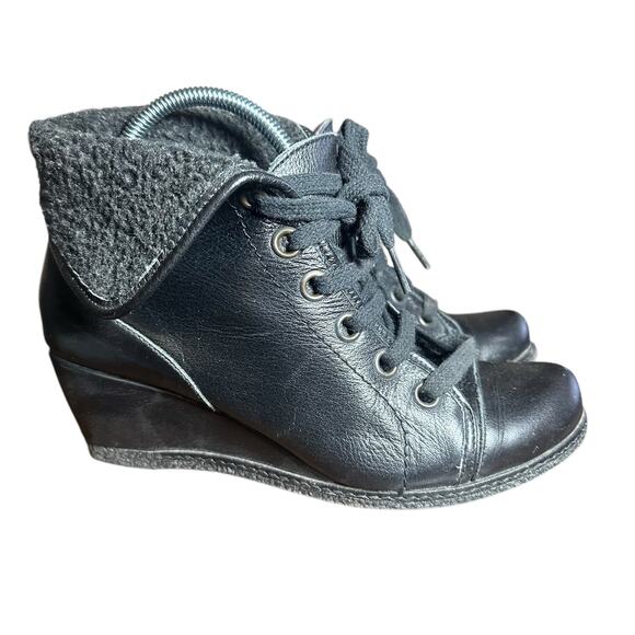 Eric Michael Black Leather Wedge Booties Size 37 US 6.5 - Picture 1 of 10